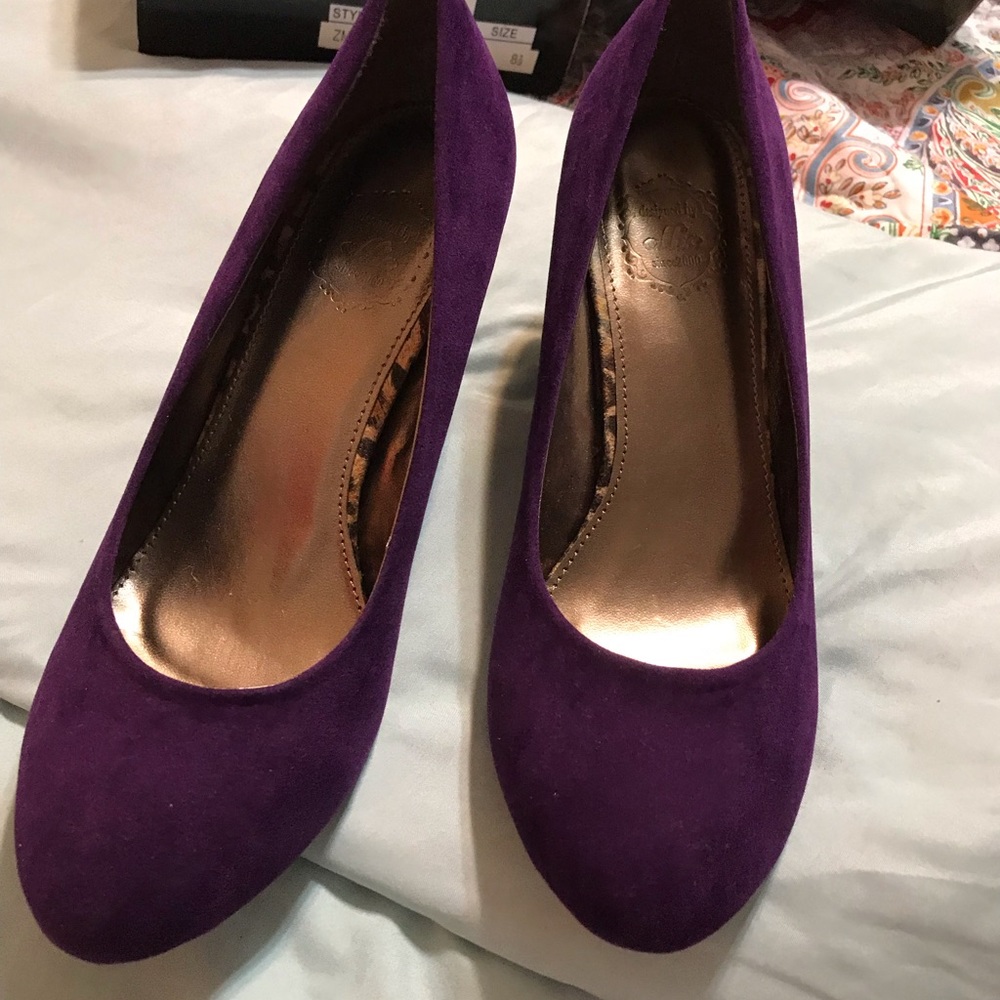 Shoes - Picture 7 of 8